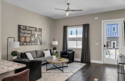 BRAND NEW Side by Side Homes - Sleeps 24 Guests - Foto 6