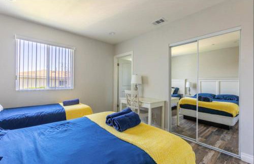 Cheerful 5BR house with parking near USC - Photo 9