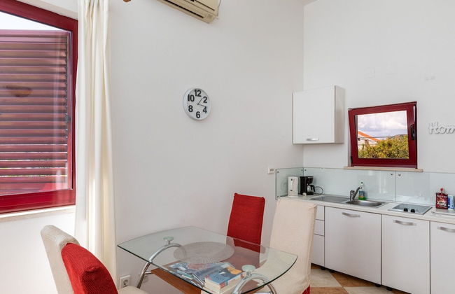 Apartments Franka - One Bedroom Apartment With Terrace and Garden View - Photo 10