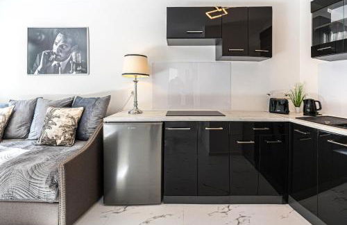 Design Apartment Leipzig Airport DHL Amazon Voll ausgestattet Free Parking - Foto 3