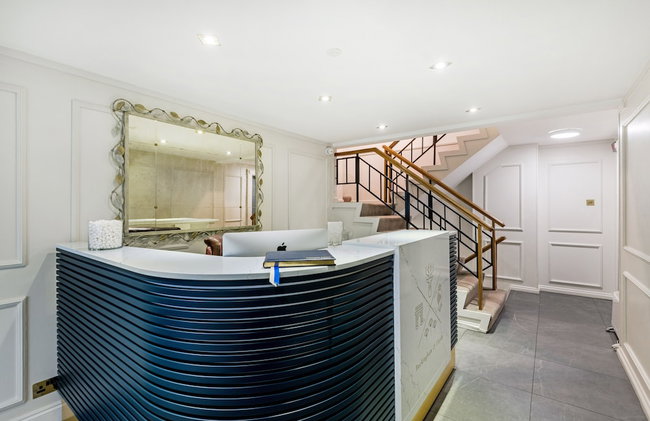 Buckingham & Lloyds - Foto 1