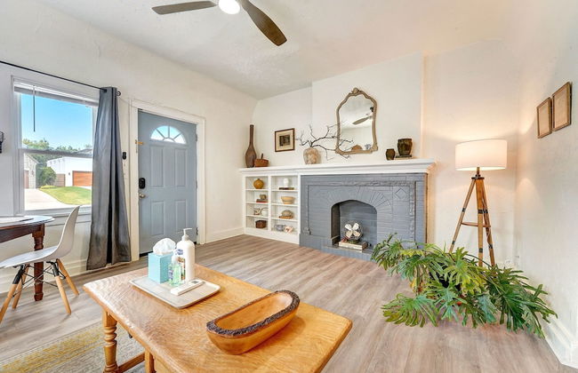 Stunning House In Convenient Location N Downtown - Photo 4