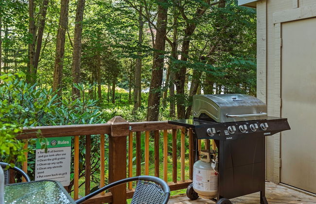Pocono Bear Den by Avantstay Stylish Modern Deck w Grill Outdoor Dining - Foto 2