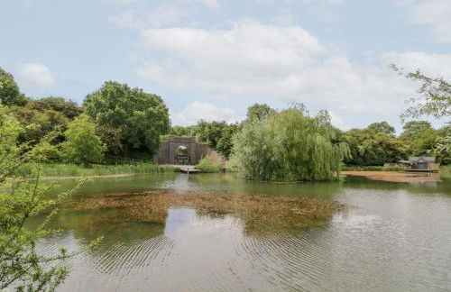The Tunnel at Bridge Lake Farm and Fishery - Foto 41