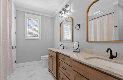 Black Bear & Blue Heron by Avantstay 2 Lakefront Homes, Sleeps 43 Pool, Dock, Theater - Foto 70