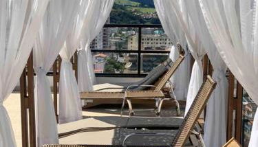 Flat lindo com piscina e linda vista da cidade - Foto 5, sunbed