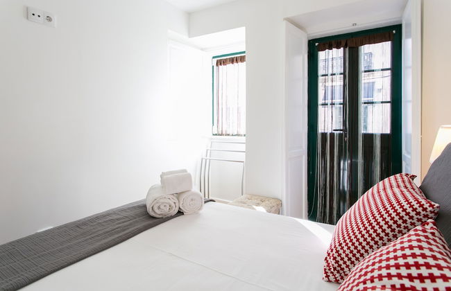 JOIVY Cosy 1-bed flat w/balcony in Alfama, moments from the Port - Foto 6