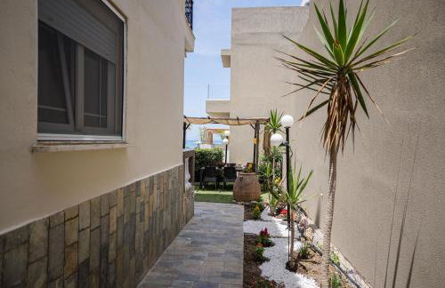 Chrispa's House Beachfront Bliss & Stunning Views - Foto 11