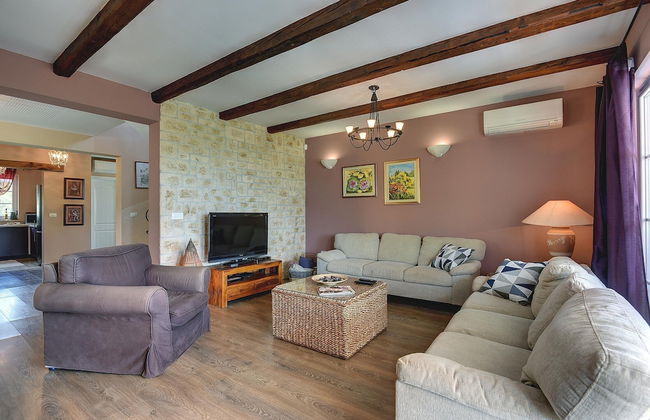 Villa in Rakalj Near Beaches With Pool - Photo 15