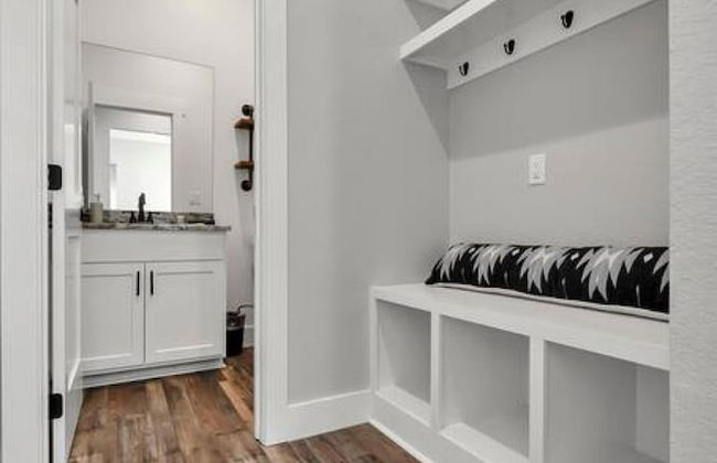 New Luxury Texas Farmhouse - Photo 55