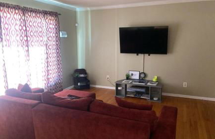 Theater, heated pool and hot tub near HPU and Furniture Market - Foto 10