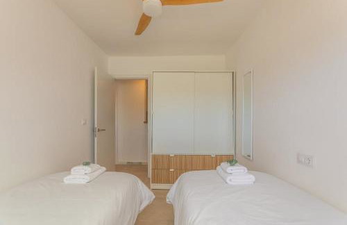 Apartamento con terraza, piscina y parking - Foto 28