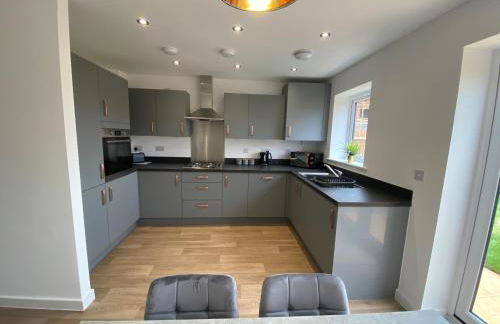 Kingsway House - Spacious 4 Bed Home From Home in Derby - Foto 5