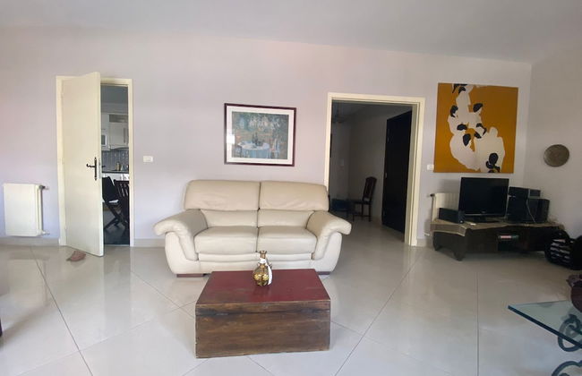 Stunning 2-bed Apartment in Achrafieh Beirut - Photo 5