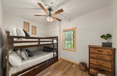 Mountain View Retreat with Large Swim Spa, Game Room - Foto 25