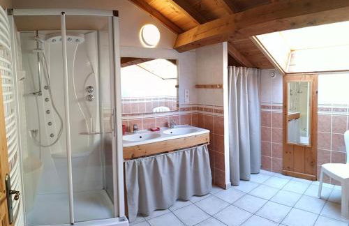 Maison en pierre avec sauna et jardin à Chalmazel - FR-1-496-39 - Foto 5