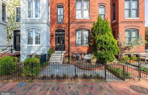 2 Blocks from the US Capitol - Photo 8