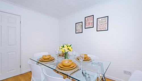 4BR Home for 8, Full Kitchen, Parking, WiFi in Northwich - Foto 5