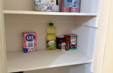 Stylish 1BR Retreat with Pool & Gym - Foto 17