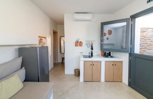 PANORMOS ART Beachfront Suites - Photo 57