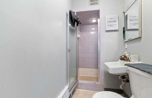 Escape to Raleigh Ave Glamour - Steps to the Beach - Foto 23