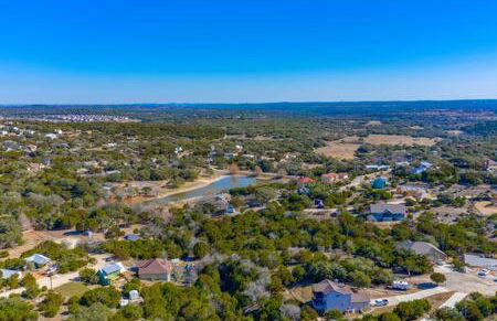The Outlook - Spa and deck views of Hill Country - Foto 147