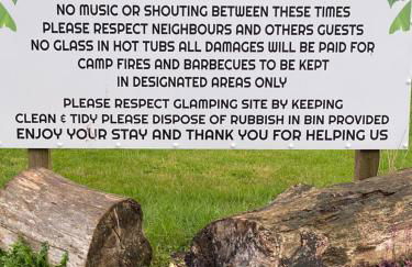 Luxury Railway carriage with own private hot tub - Photo 19