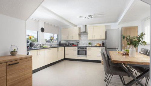 Bridge Apartment - Free Parking & WiFi - Near Perranporth Beach - Foto 4, stove, toaster