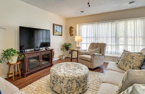 Oak Island Home w/ Fenced Yard, Walk to Long Beach - Foto 4