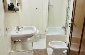 Ampio Appartamento su 2 Livelli nel Centro Storico, Ideale per Coppie o Gruppi da 2 a 5 Persone - Foto 16