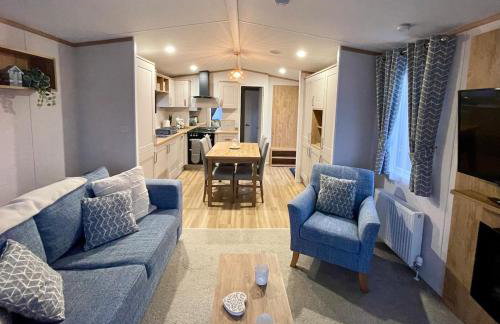 Beautiful home in Away Resorts, St Helens - Photo 1