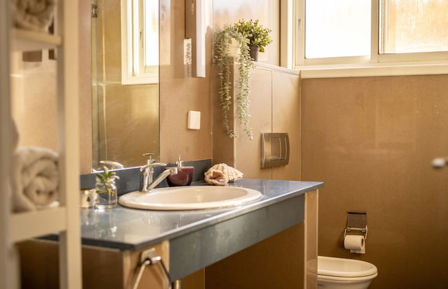 Caesarea Sea-Side Retreat by Sea N' Rent - Foto 35