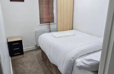 Spacious 3 Bed House with Garden,On-site Free Parking,WIFI - Foto 16