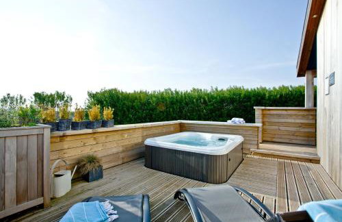 Pomegranate, Hot Tub, Wi-Fi - Photo 1