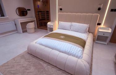 Woodroyd Spa Suites - Photo 2