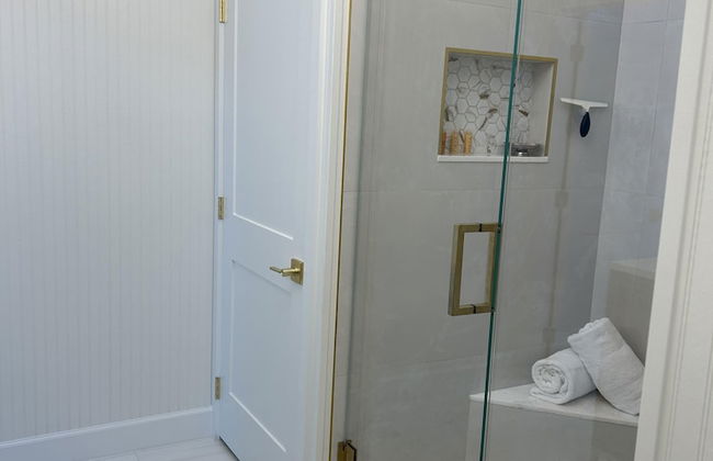 Beautiful Updated Stilted Home Makes For A Super Getaway. 3 Bedroom Home by RedAwning - Foto 36