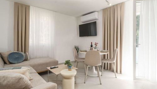 Modern City Escape - Two Bedroom Apartment with Balcony - Foto 5