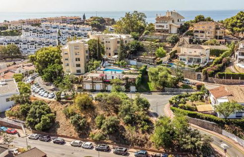 Beautiful Apartment In Málaga - Photo 2