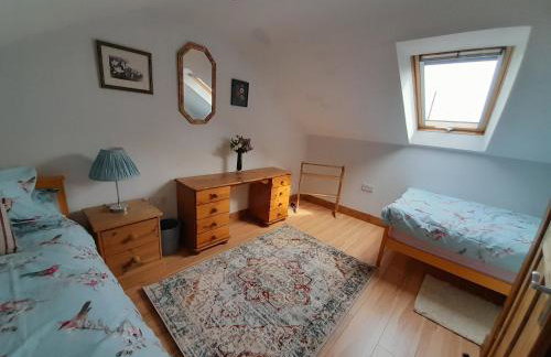 Canal-side 5-Bed Cottage - Sleeps 10 Pet Friendly - Foto 17