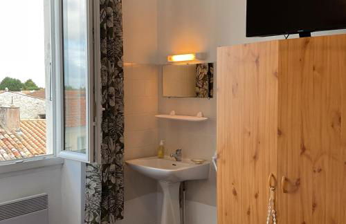 CHARMANTE MAISON 1900 classée 3 étoiles avec terrasse vue sur les toits - Foto 24