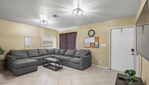 Sleeps 12 - House Guest Apt - Plenty of parking - Foto 2