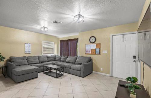 Sleeps 12 - House Guest Apt - Plenty of parking - Foto 2