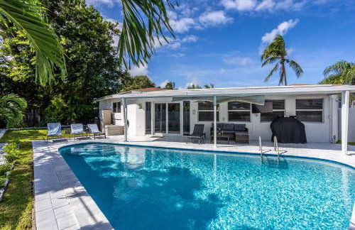 3BR 2BA Heated Pool Home Pool Table Great Location - Foto 1