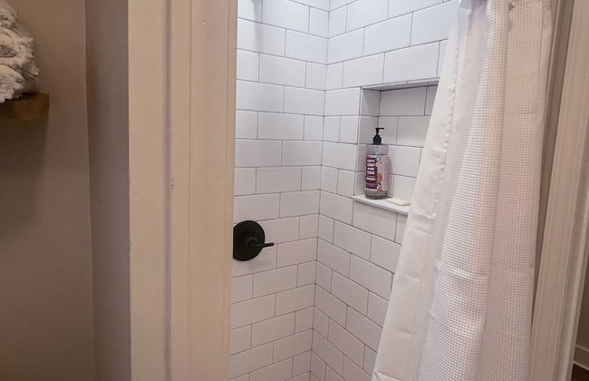 Apartment w Private Balcony Close to Beach - Foto 10