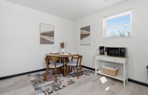 Minutes from the Beach! Navy Base and fishing pier! - Foto 14