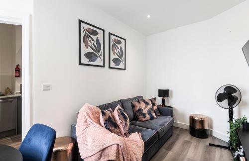 Cozy Vibes Refined 2BR Flat - Photo 13