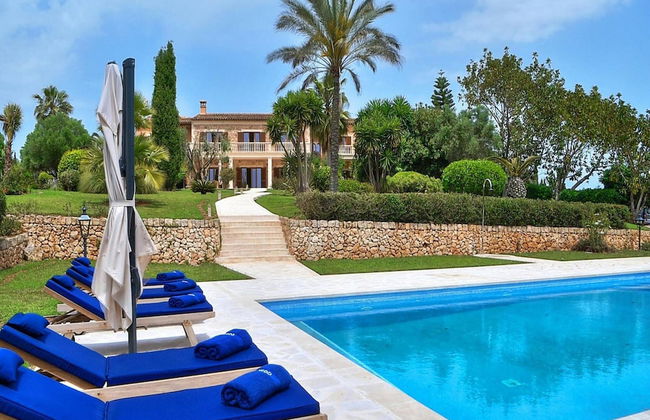 Exquisite Villa With Views - Photo 23