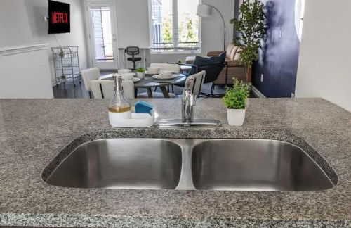 3BR Townhouse King Bed Garage Near NC State - Foto 21