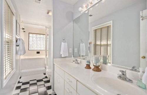 OBX 4BR Oceanfront Cottage - Foto 21