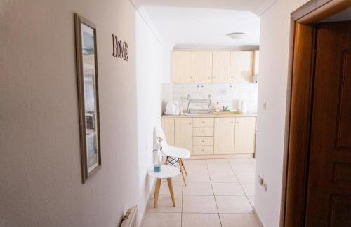 Dimitra's cosy studio in old town with backyard - Foto 19